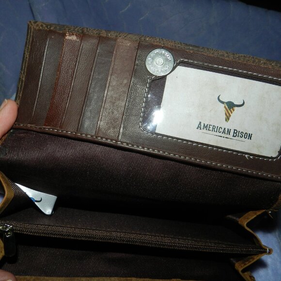NEW AMERICAN BISON TOOLED GENUINE LEATHER  BROWN WALLET WOMENS🆕🏃🏻💨🚚 - Picture 4 of 14